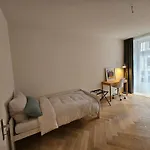 New 2 Bedroom Apartment - 15Min From Paradeplatz