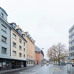 Gemuetlich Eingerichtete Wohnung Im Herzen Von Zuerich