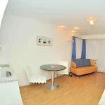 Modern Studio Near Main Station - Crown 16