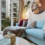 Boutique & Downtown & Kingsize & 700Mbps & Workspace