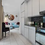 Boutique & Downtown & Kingsize & 700Mbps & Workspace