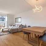 Kaya Zurich Apartment 4A - Downtown 2Br Apt With Balcony