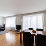 2 Bedroom Apartment Close To Lake - D2