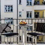 2 Bedroom Apartment Close To Lake - D2