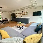 120M2 Modern 3-Bedroom Loft In Zuerich