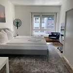 Practical Studio Nearby Lake - Cross 6