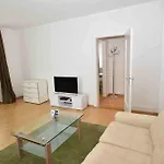 2Br Flat Near Lake And Central - Stardust 22