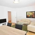 2Br Flat Near Lake And Central - Stardust 22