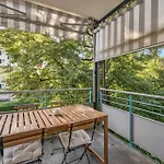 Comfortable Stay In Oerlikon 20 Minutes Away From Zurich Airport