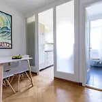 Very Spacious Studio With Balcony - Parkview 2