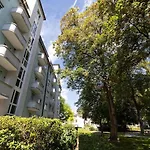 Very Spacious Studio With Balcony - Parkview 2
