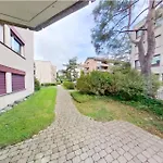 Chic 3-Bedroom Apartment Near Zurich Center