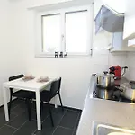 Spacious Parkside Apartment In Central Zurich With Balcony