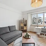 Basic 2Br Apartment With Full Kitchen