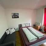 4 Preiswertes Zimmer In Privater Wohnung, Kein Hotel, Ohne Personal, Zum Uebernachten