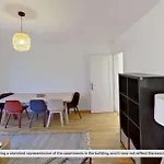 Basic 2Br With Natural Light