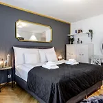 Boutique Luxury Living - Private Balcony I Best Location I Ac Comfort