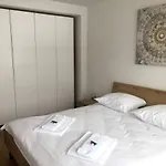 1Br Apartment With Balcony - West 13