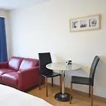 Very Central Studio - Crown 41