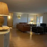 Centrally Located, Spacious Modern Apartment
