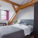 Swiss Star Hard Bridge - Contactless Self Check-In