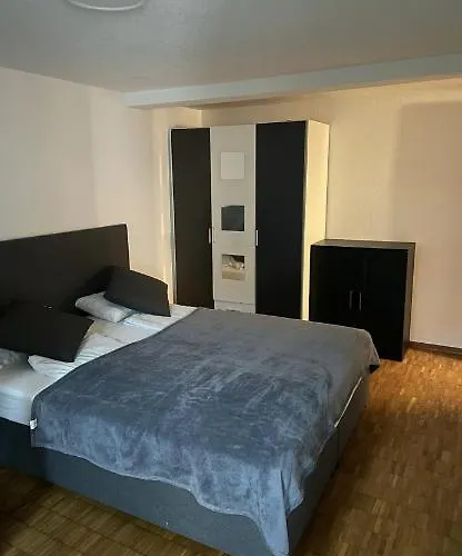 Lindas Rooms With Shared Bathrooms And Apartments- Self Check-In