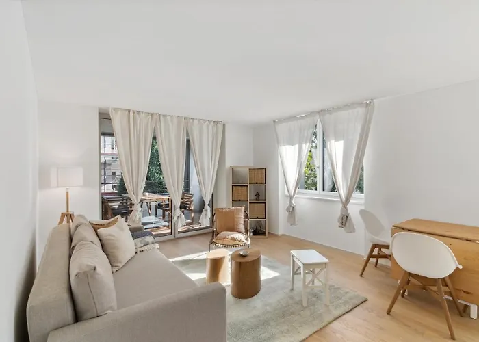 Zurich Flat: Central & Lake Convenience