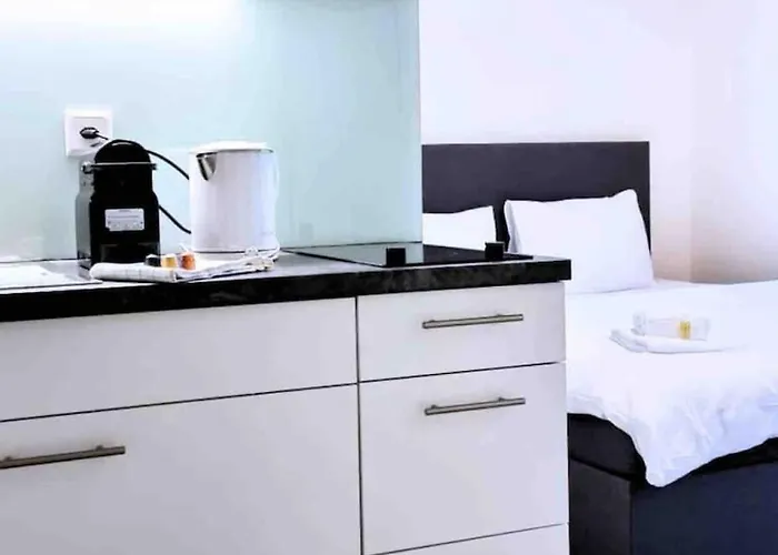 Urban Oasis With Queen Bed And View Be-18