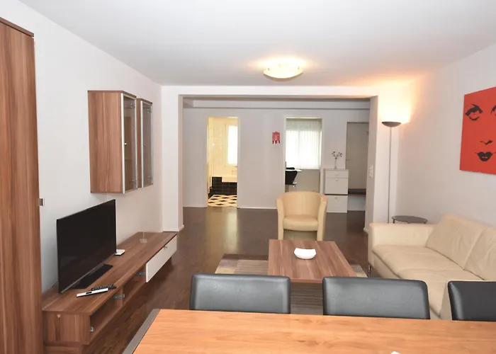 Stylish 2Br Near Lake - Flower 3