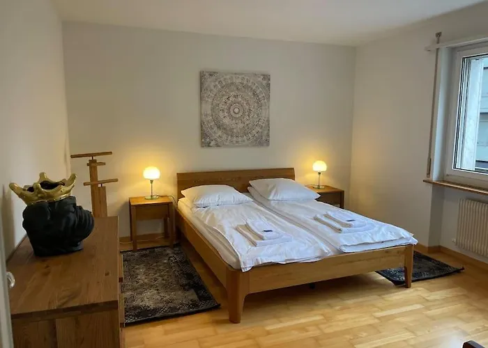 Cozy, Sunny, City Center 1 Bedroom Flat