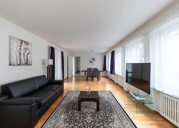 Nice And Big 1 Bedroom Flat City Center/Near Lake