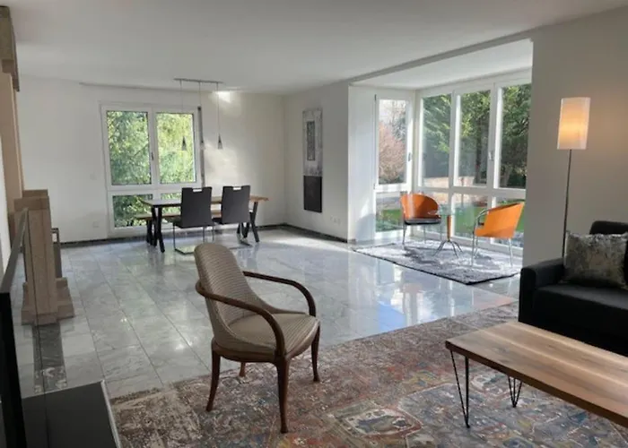Amazing 2 Bedroom Flat: Specious And Central