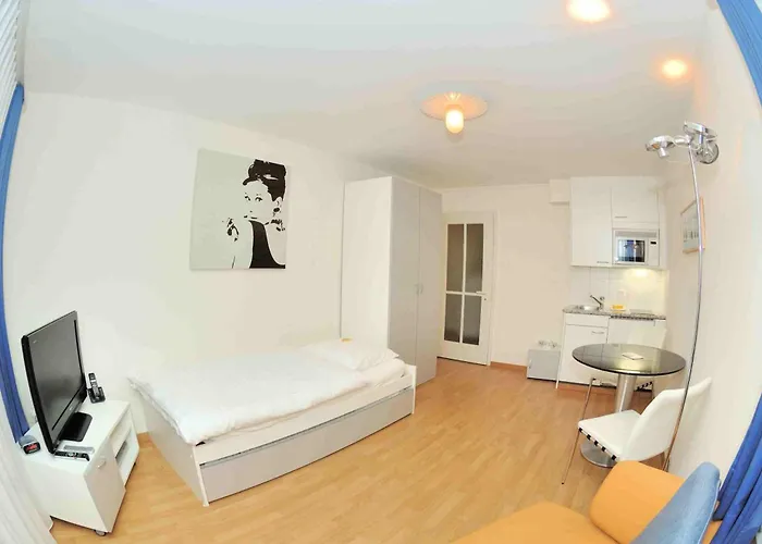 Modern Studio Near Main Station - Crown 16
