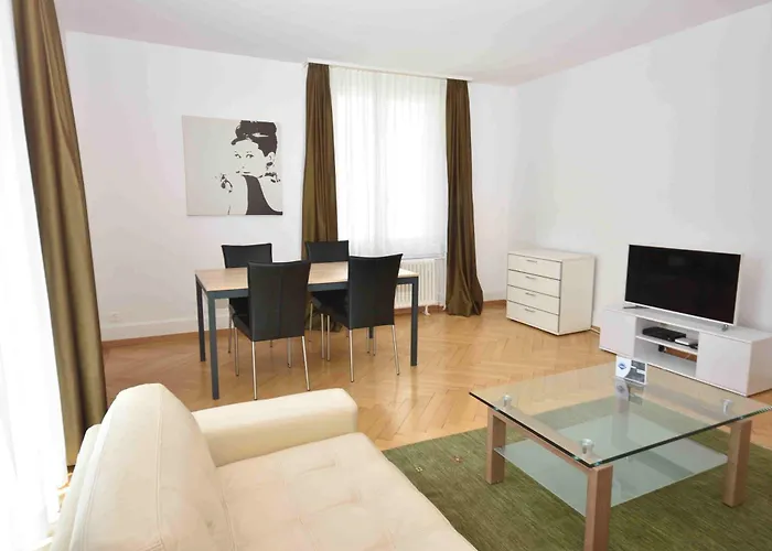 2Br Flat Near Lake And Central - Stardust 22