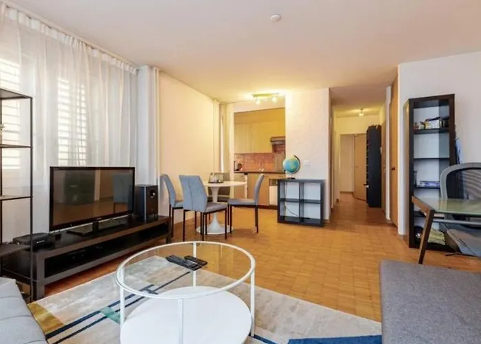5-Mins Walk To Zurich Main Station - City Center