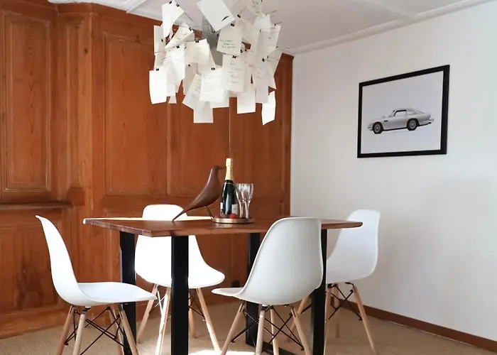 Charming Historical Apartment In Zurich City Center Oldtown