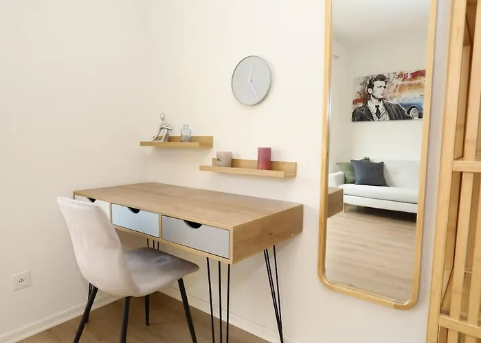 Spacious Parkside Apartment In Central Zurich With Balcony