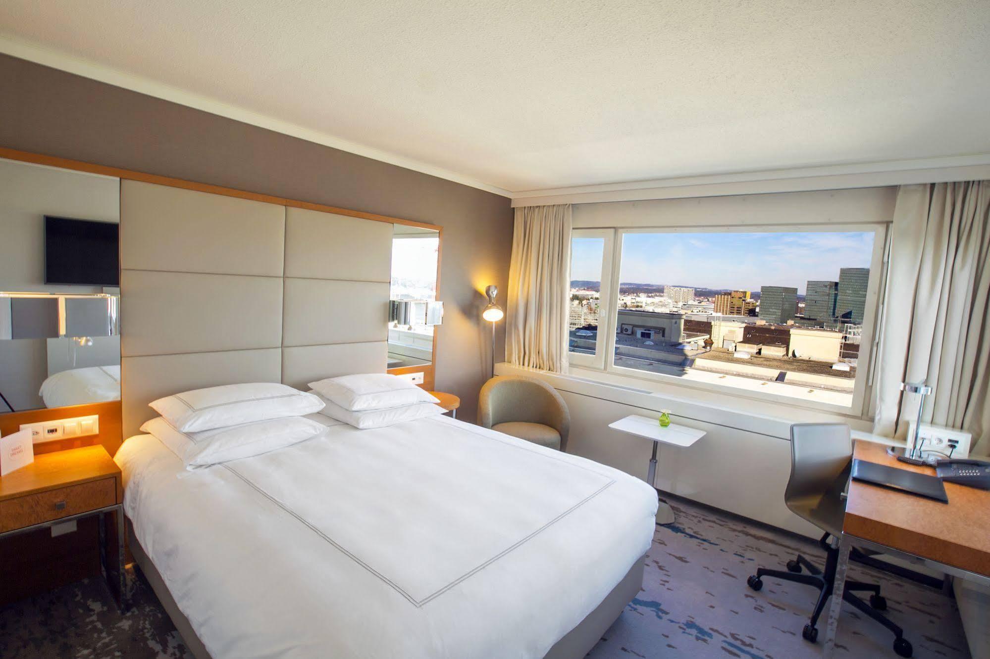 Becozy Self Check-in & Pop-up Hotel 4*
