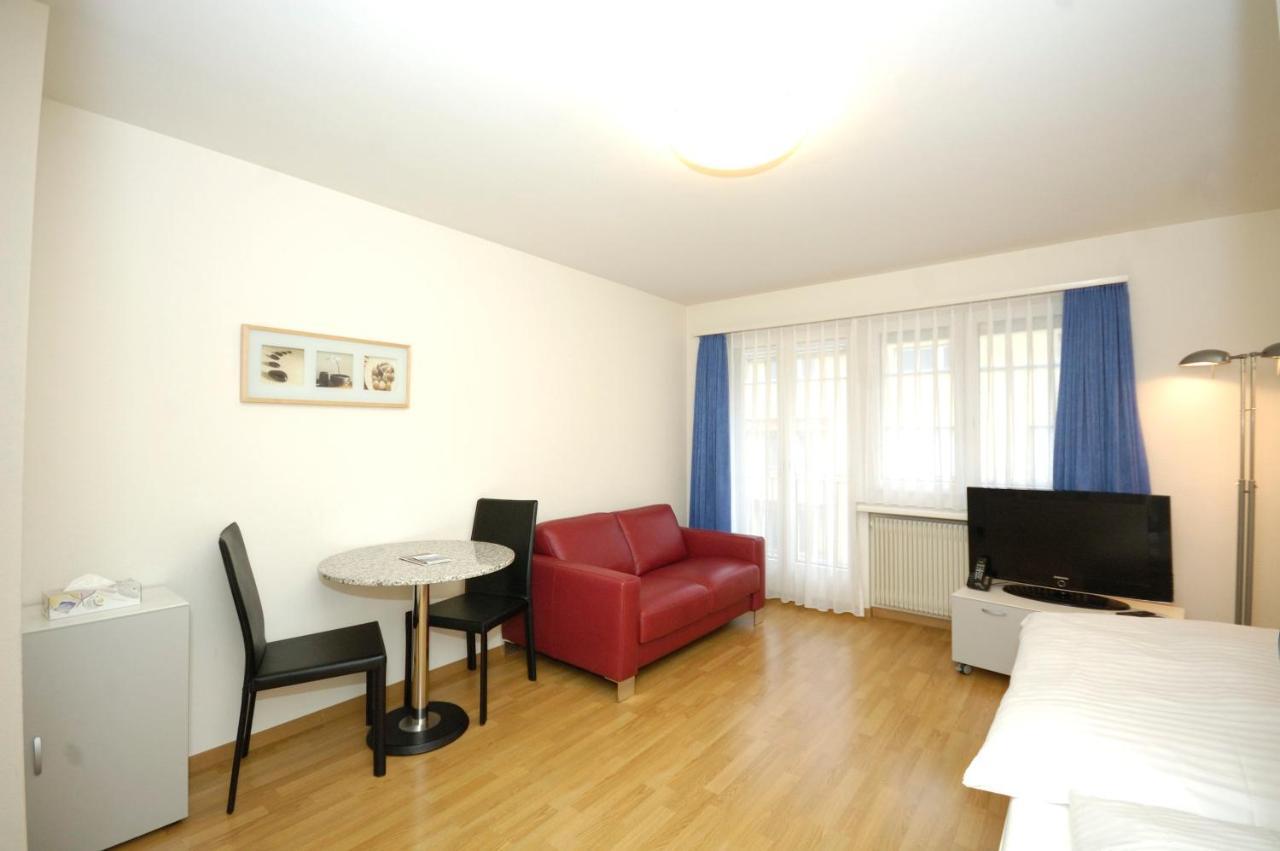City-studio On Floor - Crown 48