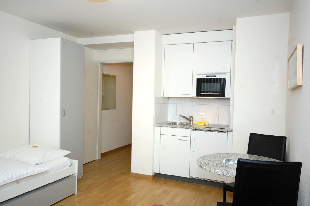 City-studio On Floor - Crown 48 *