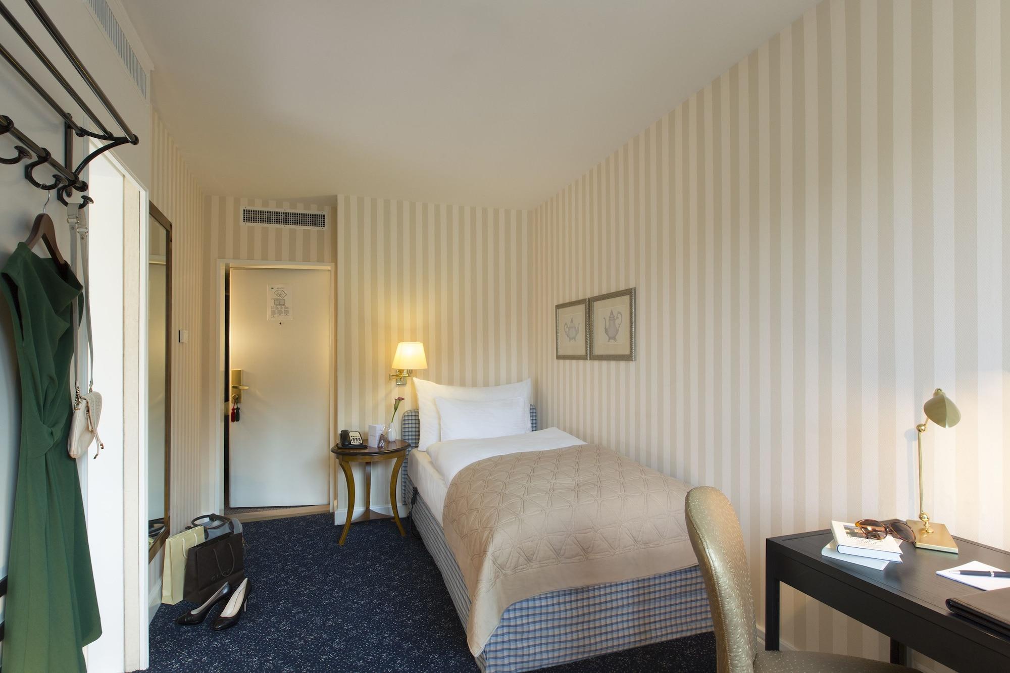 Small Luxury Ambassador Hotel 4*