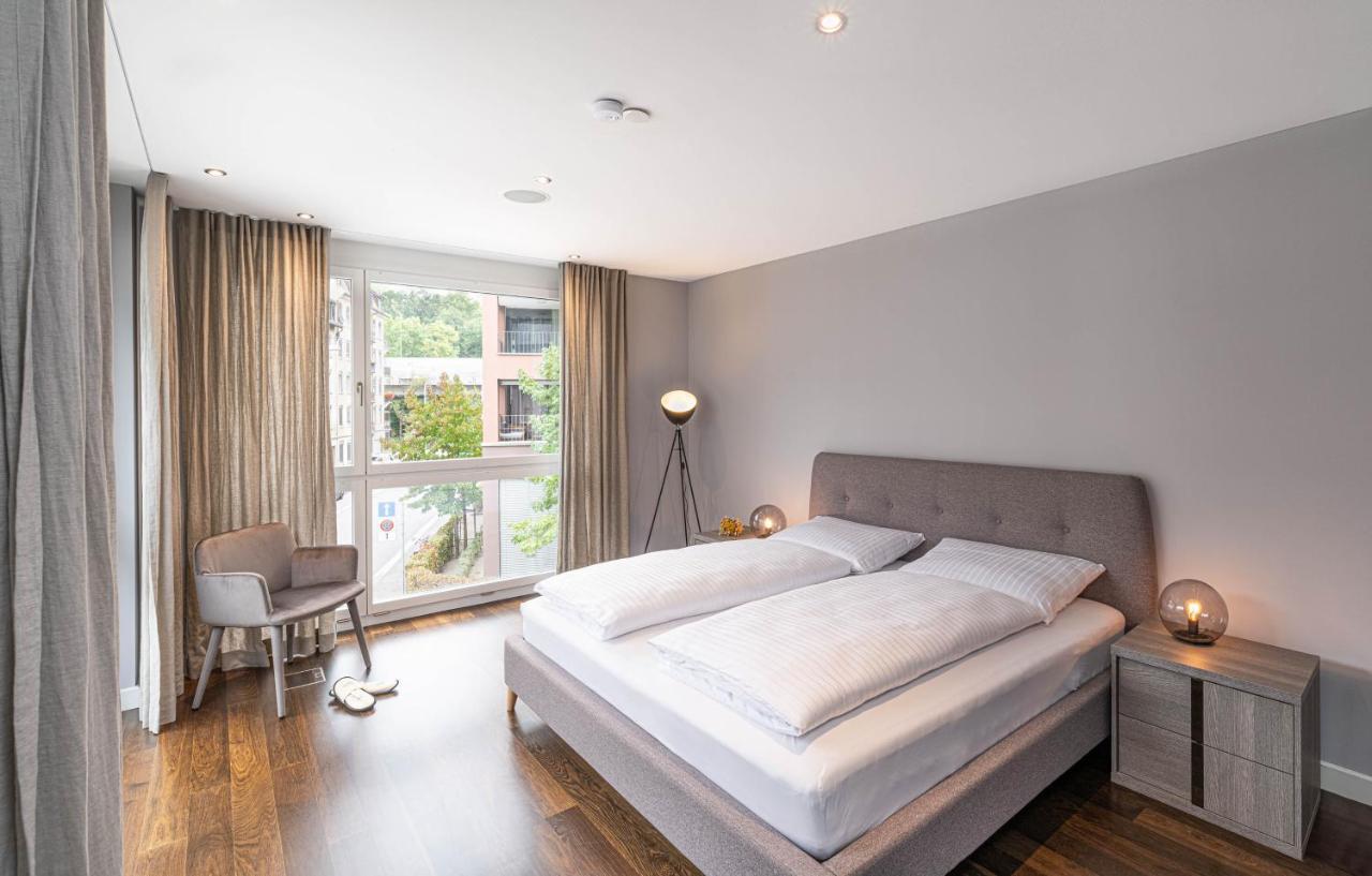 Luxury Apartment *