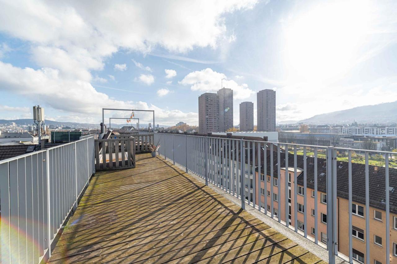 Modern 3bdr Duplex With Skyroof In Trendy West Apartment