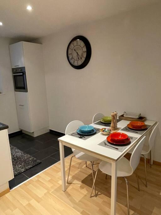 Gemuetliche An Bester Lage Im Kreis 4 Apartment