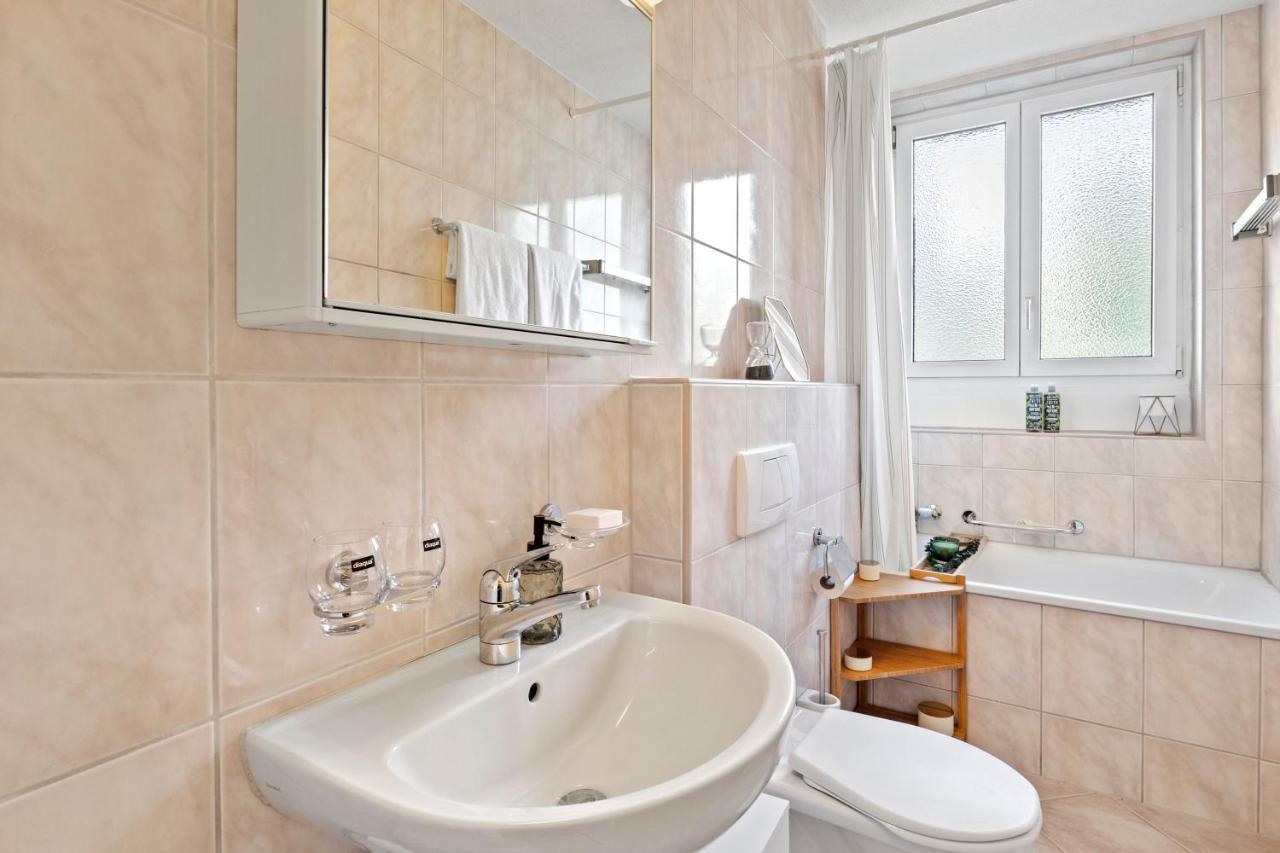 Close To & Balcony 1 Bdr Wollishofen Self Check In Apartment