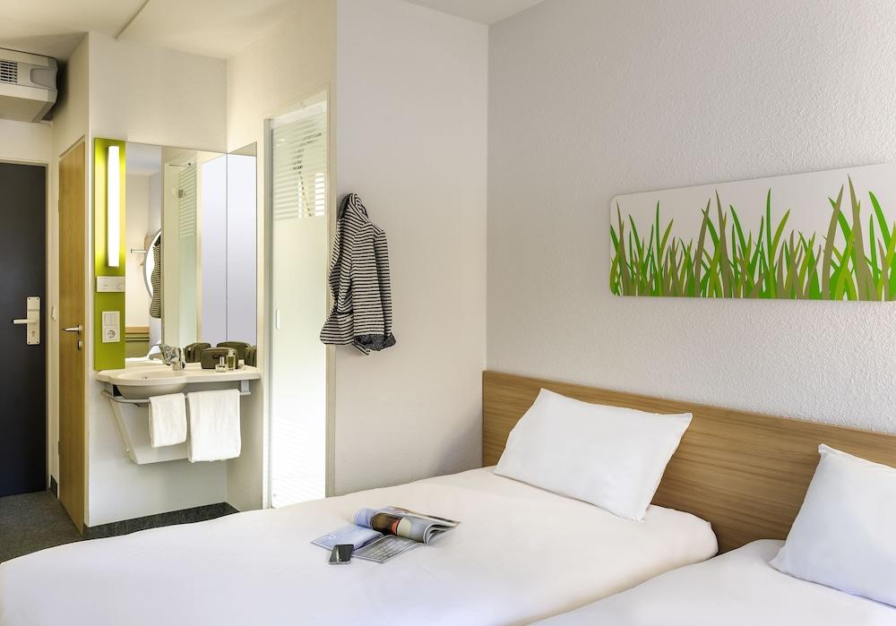 Ibis Budget West Hotel