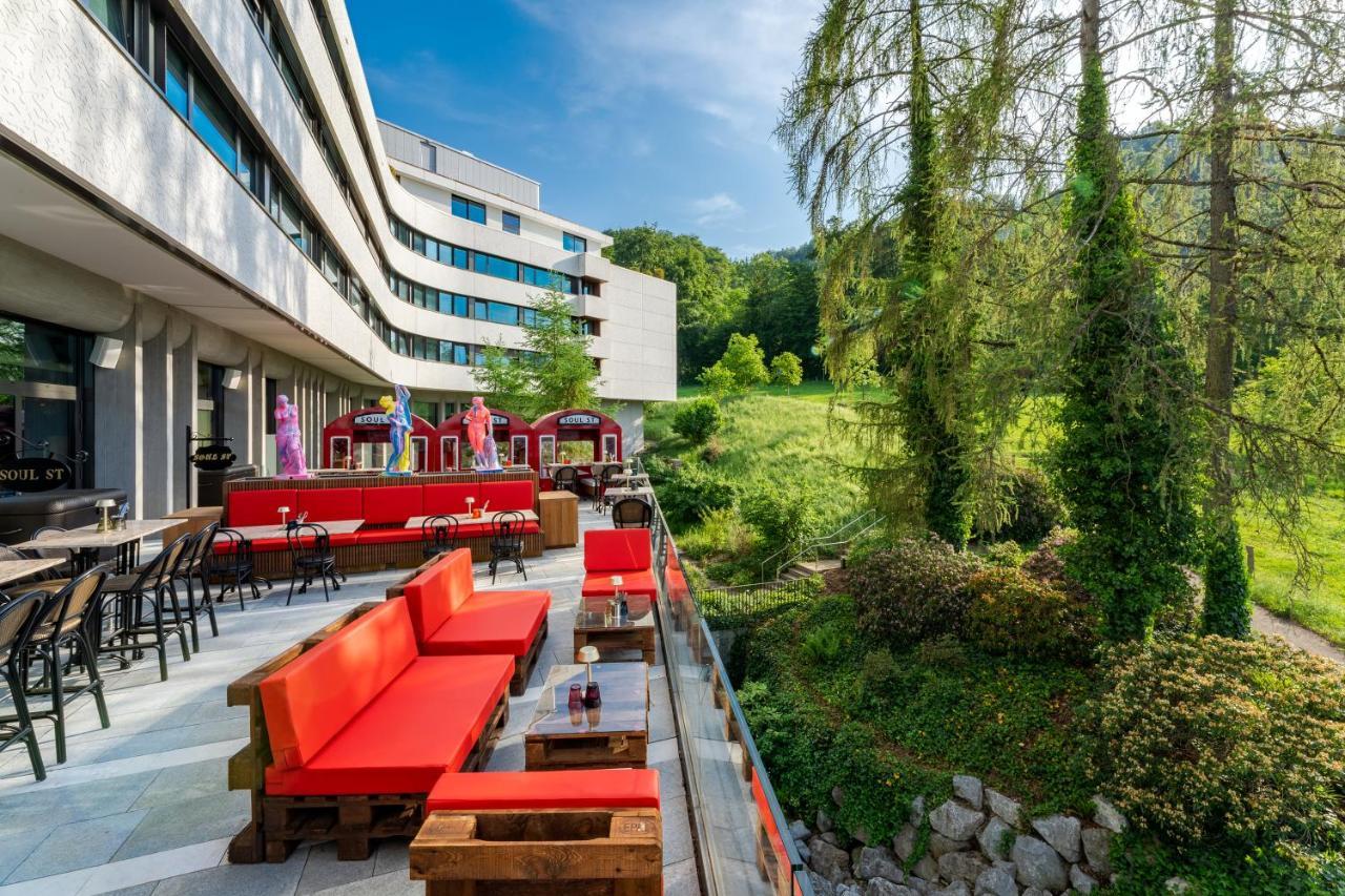 Superior East Wing By Five 4*