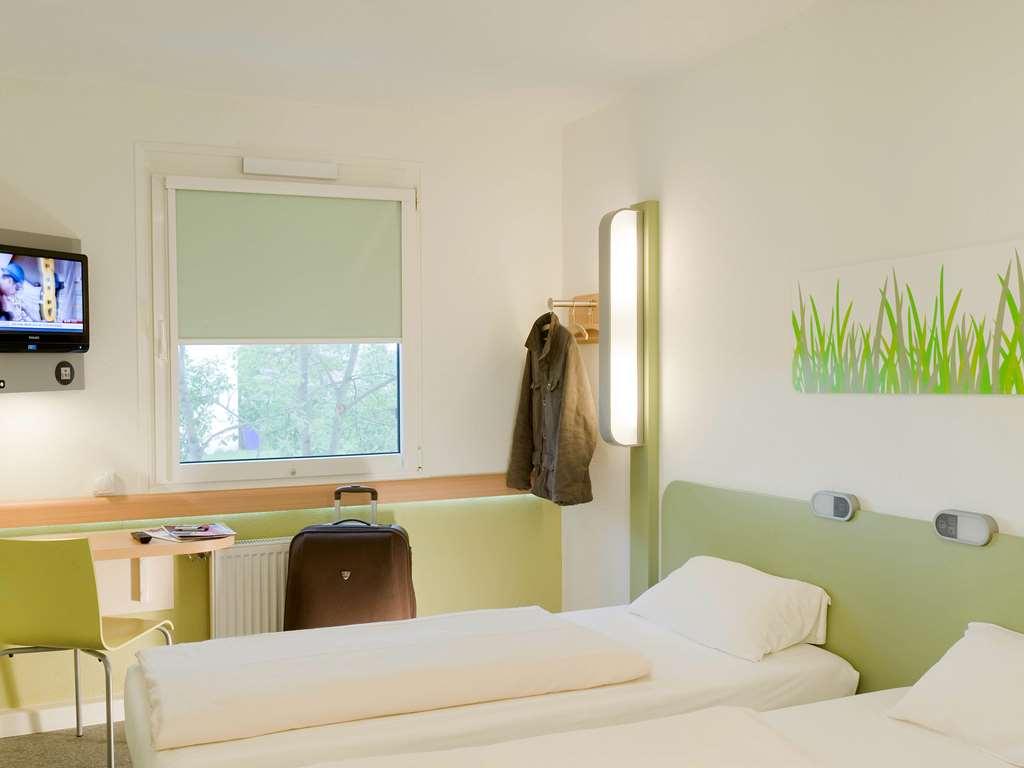 Ibis Budget West Hotel *