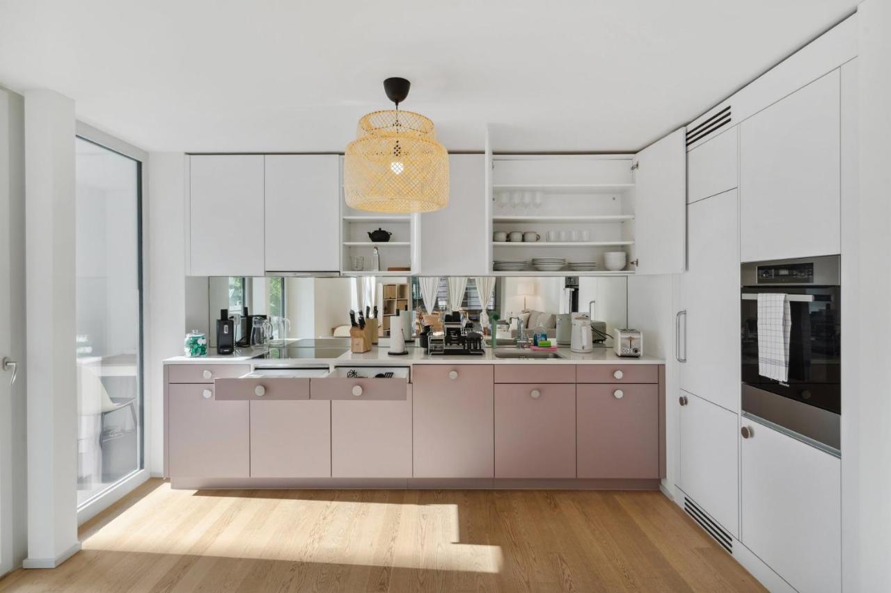 Apartment Flat: & Convenience *