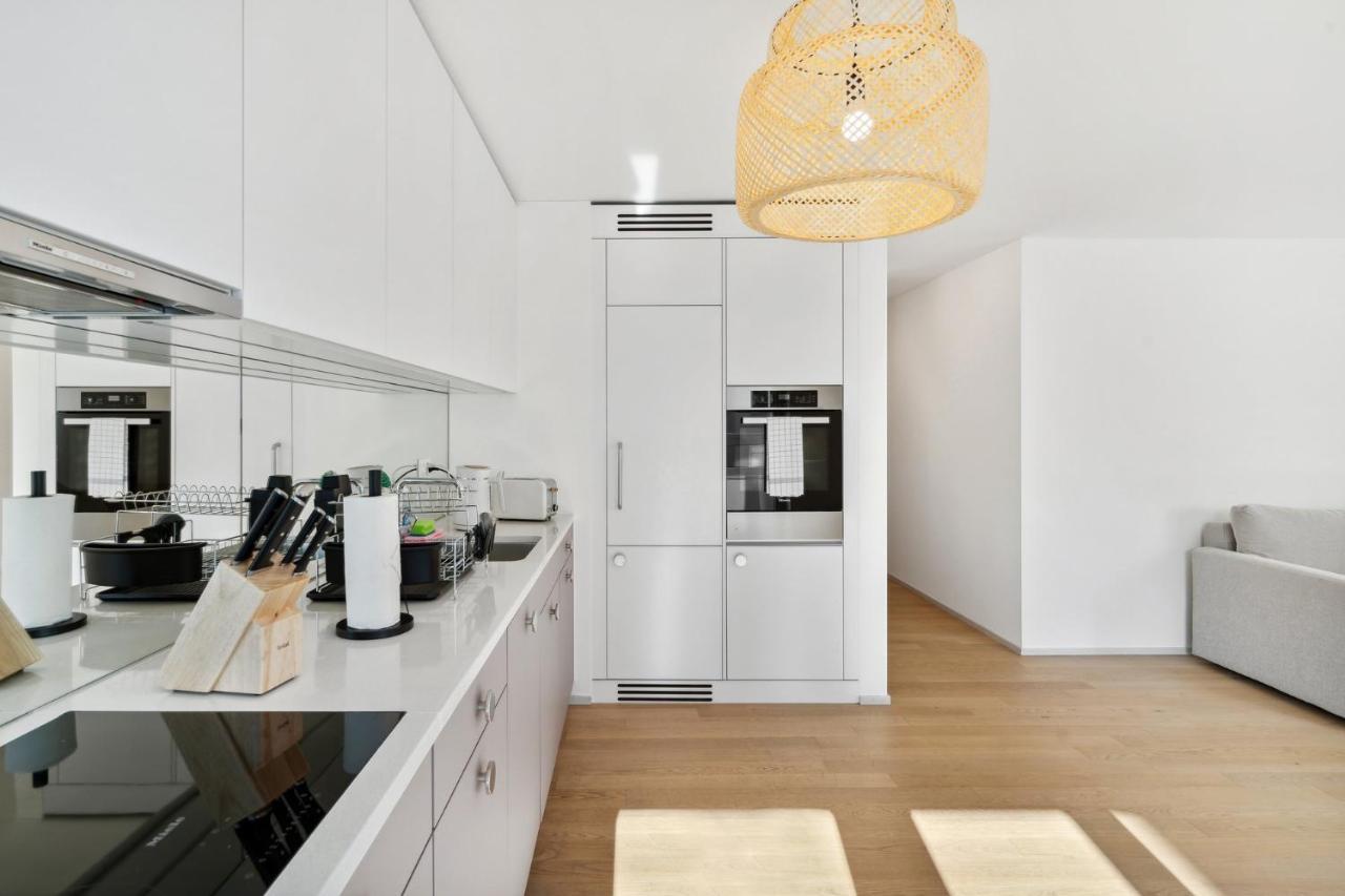 Apartment Flat: & Convenience *
